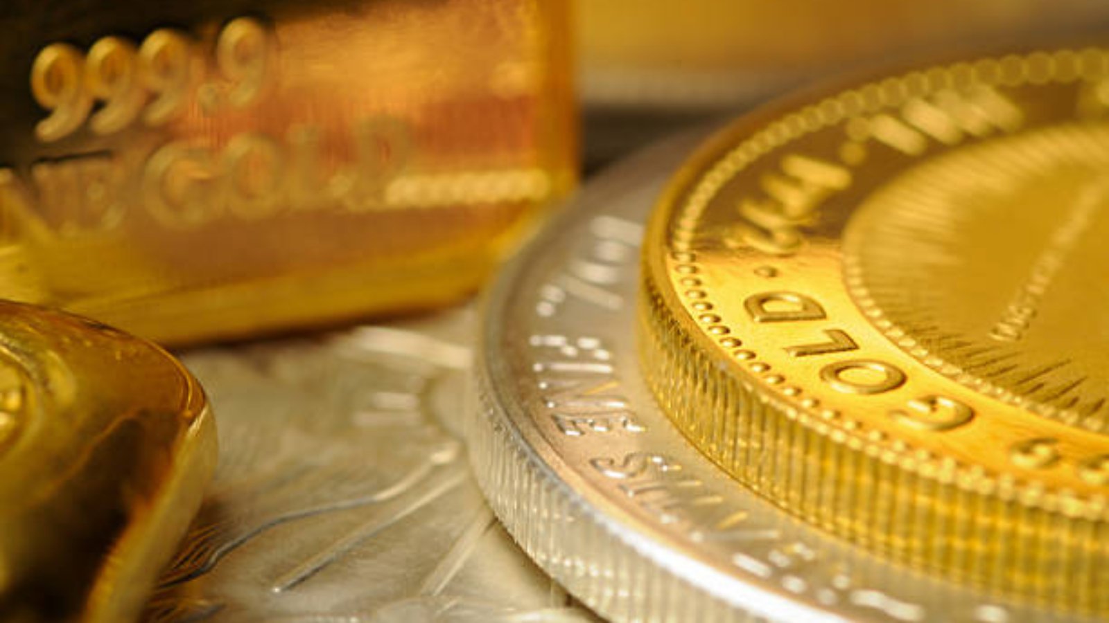 Gold Bars vs Coins: Which Holds Value Better in 2025?