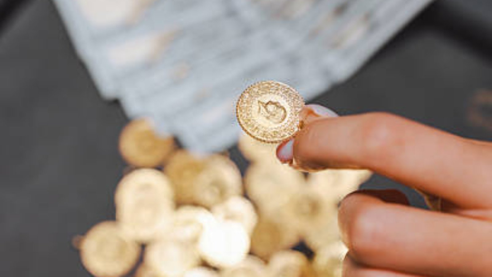 Paper Gold vs Physical Gold – The Great Disconnect Explained